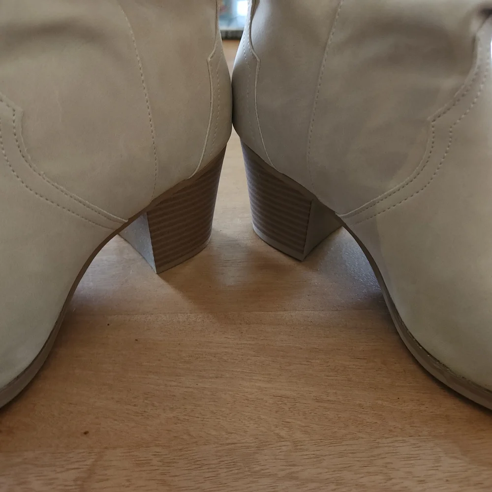 Elegant Tan Women's Country BOOTS SIZE 9.5. SOFT TO TOUCH. - Picture 4 of 12